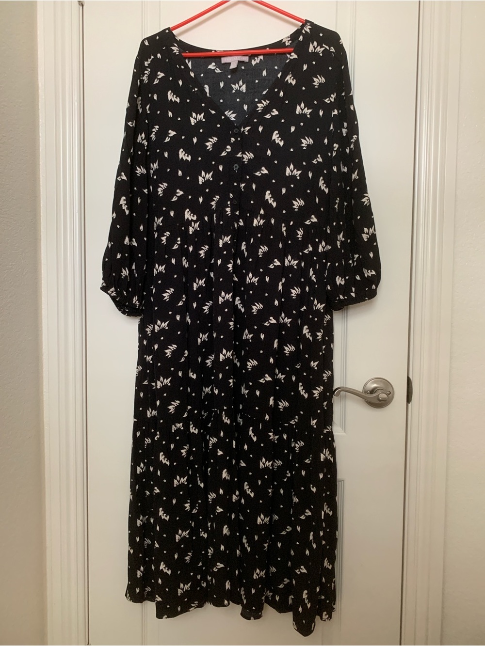 EUC CHELSEA28 XL Black Floral Maxi Dress Boho Tiered V-Neck Long Sleeve